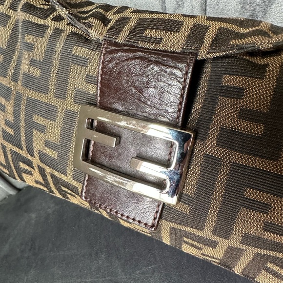 ✨SOLD ✨ FENDI Zucca Baguette Shoulder fold over Bag - Picture 4 of 13